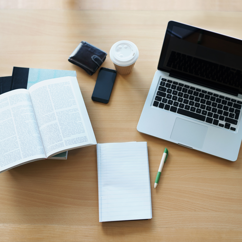 Content writer using Leo to draft, rewrite, and structure content efficiently