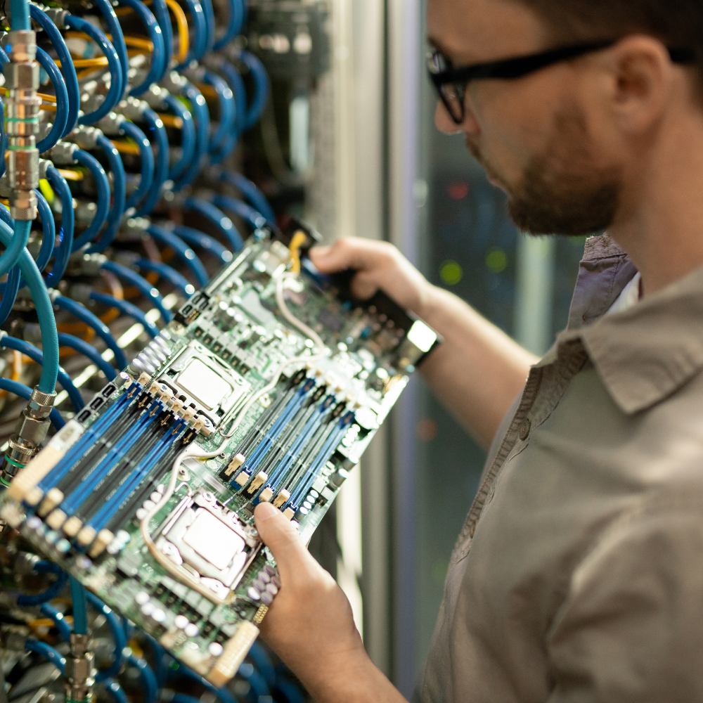 IT specialist collaborating with Leo to follow runbook steps, support incident response, and manage change workflows